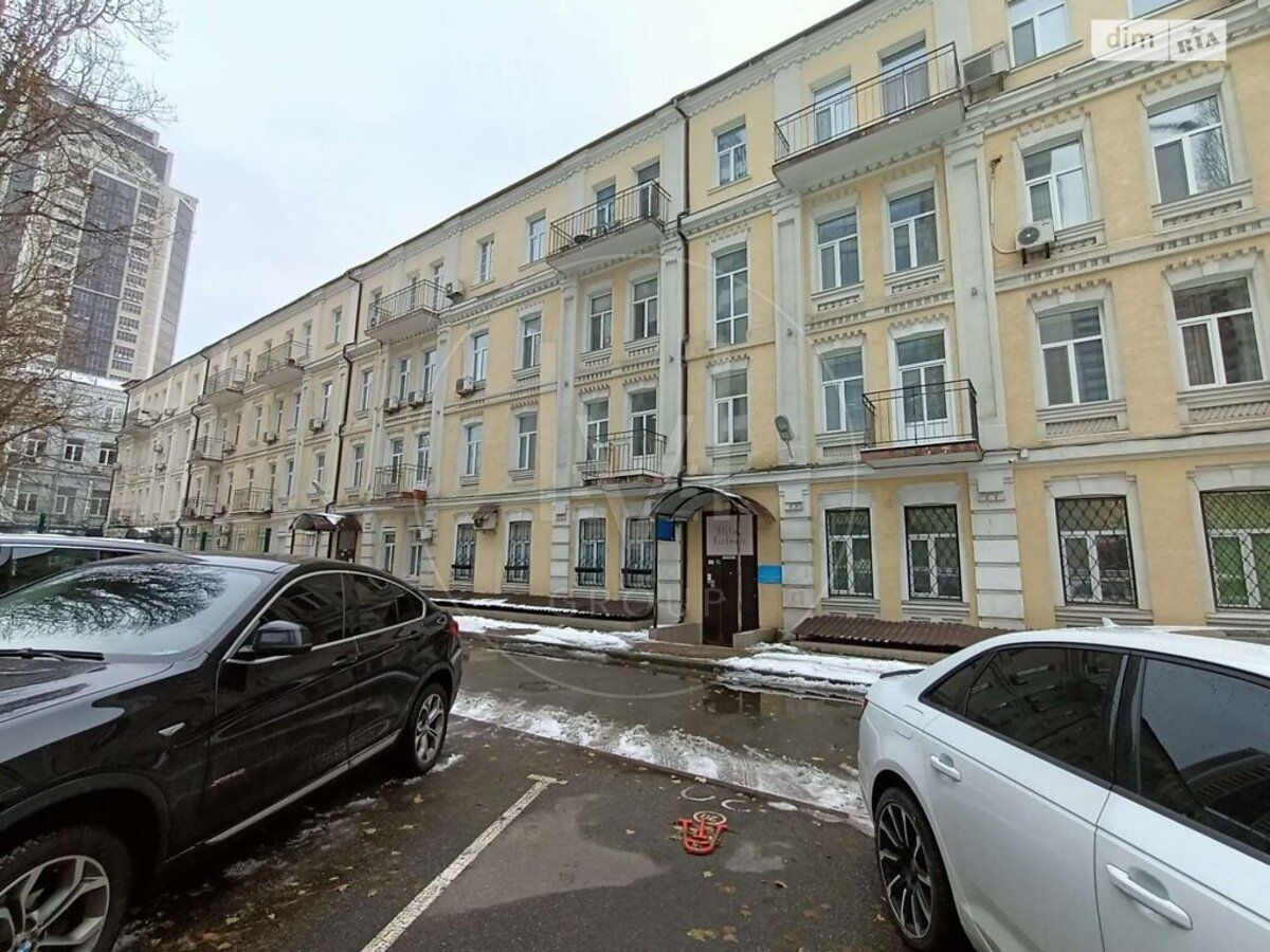 Продаж 2-кімнатної квартири по вул. Антоновича