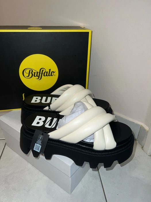 Шльопки Buffalo літнє взуття НОВІ