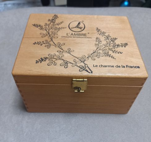 Дерев'яна шкатулка  від L'AMBRE для пробників парфумів