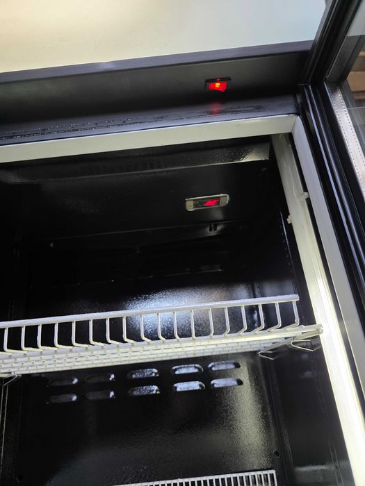 Холодильна шафа шкаф вітрина Everest EV 18 SD Антрацит. Стан гарний