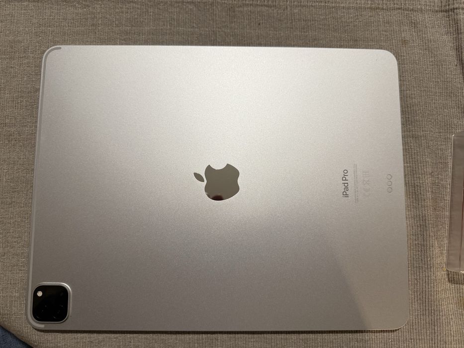 Ipad pro 12,9” 6a geração - 128 Gb