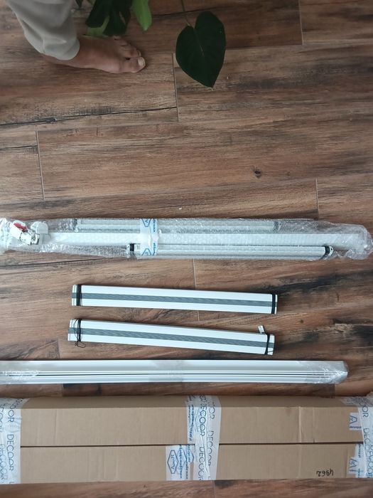 Komplet 4 Rolet Plisowanych AGMAR – Czarna i Srebrna, Regulacja