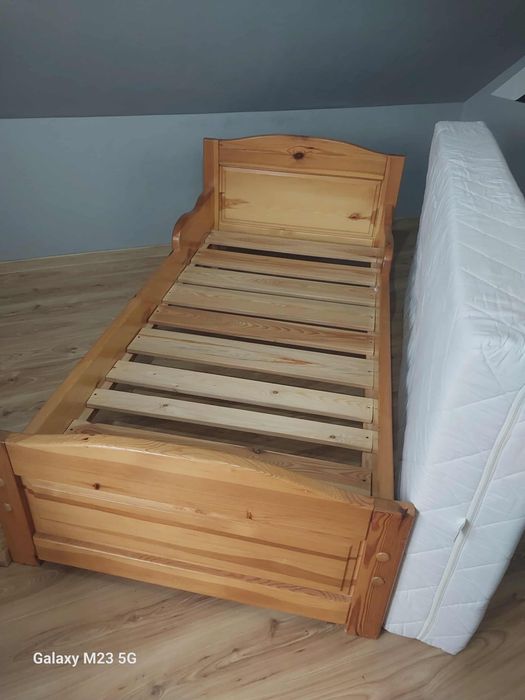 Łóżko sosnowe jedno osobowe