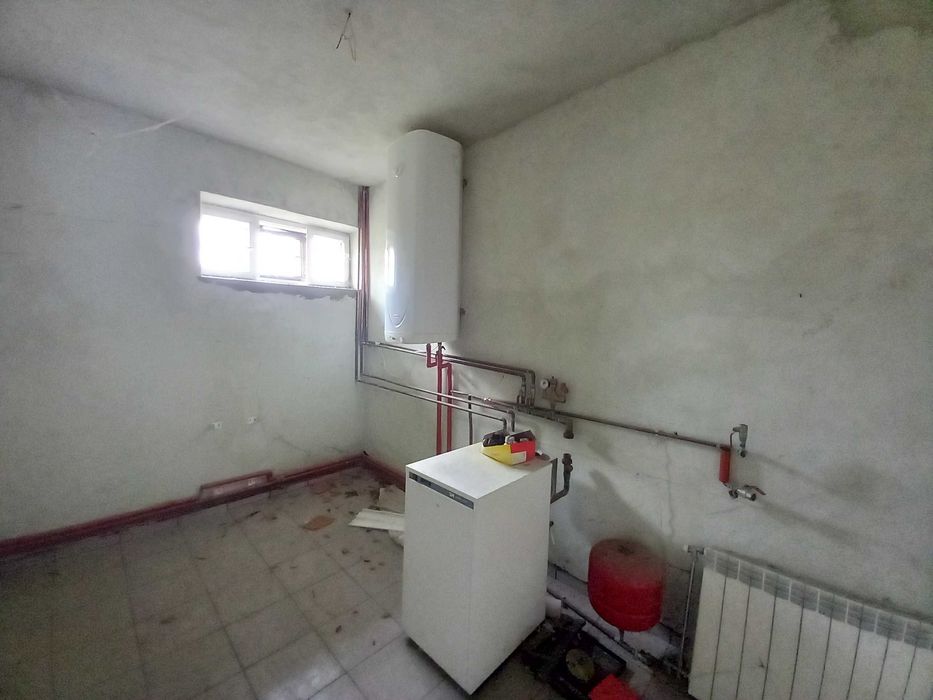 Продається двоповерховий Будинок. Камін. Гараж. Гори.