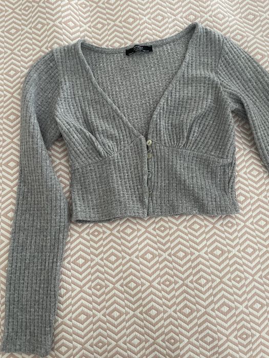 Top de malha cinzento
