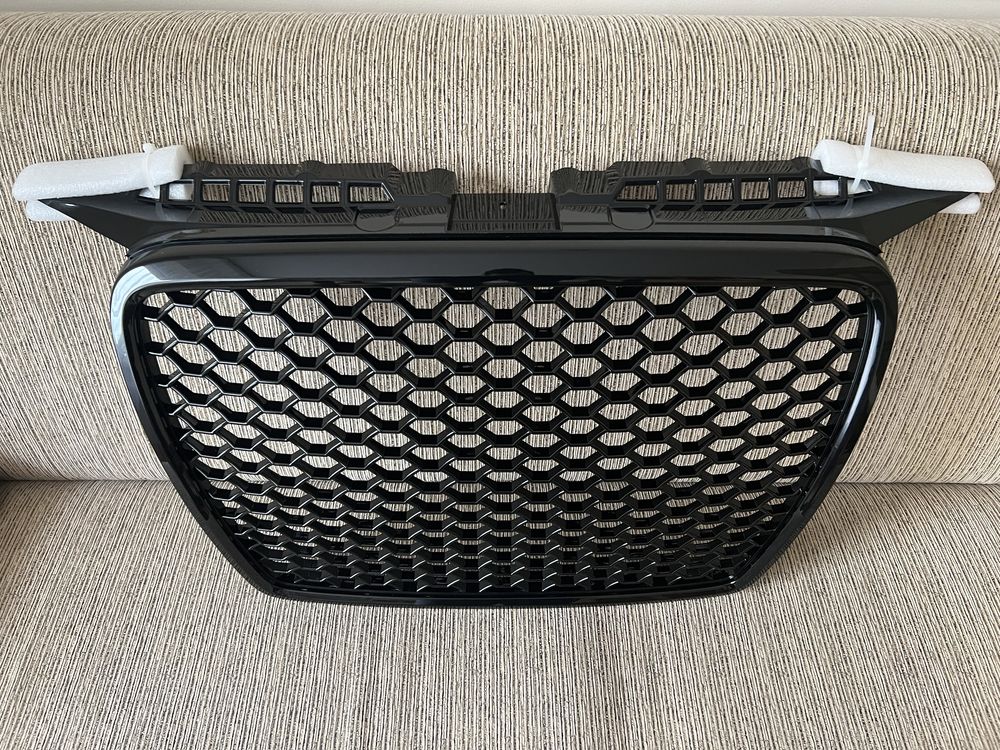 Grill AUDI A3 czarny plaster miodu