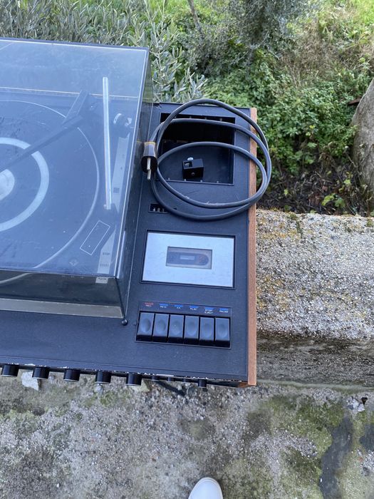 Giradiscos c/leitor de cassetes.