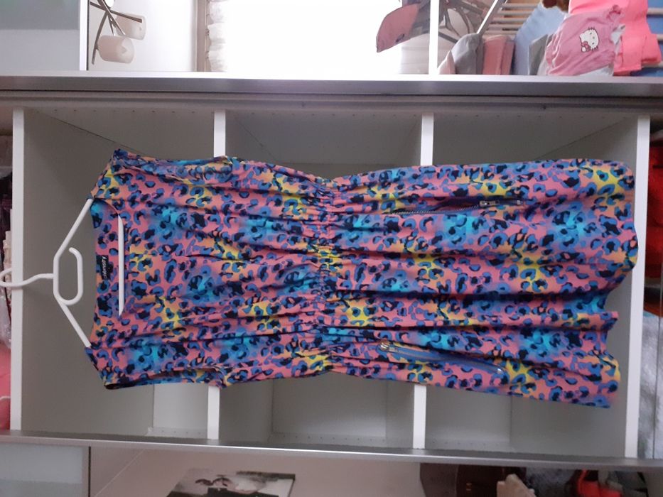 Sukienka na grubych ramiączkach