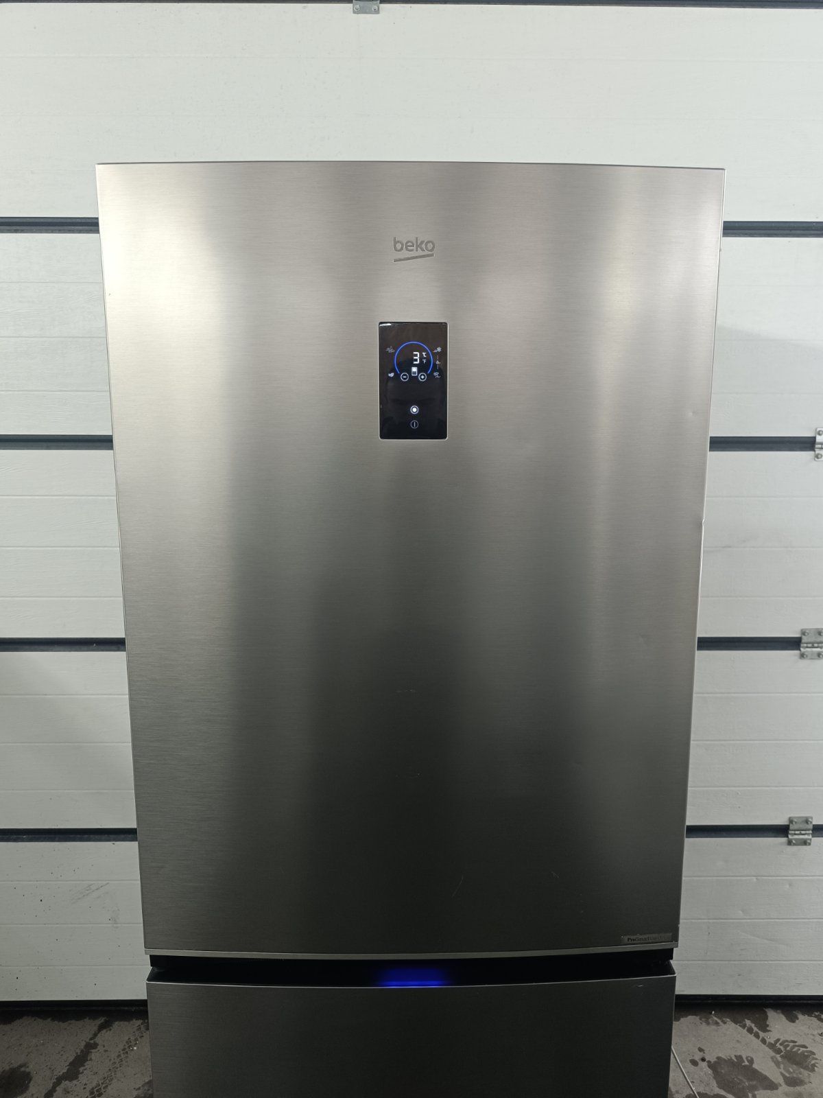 Двухкамерний холодильник Гігант Beko K83720ne