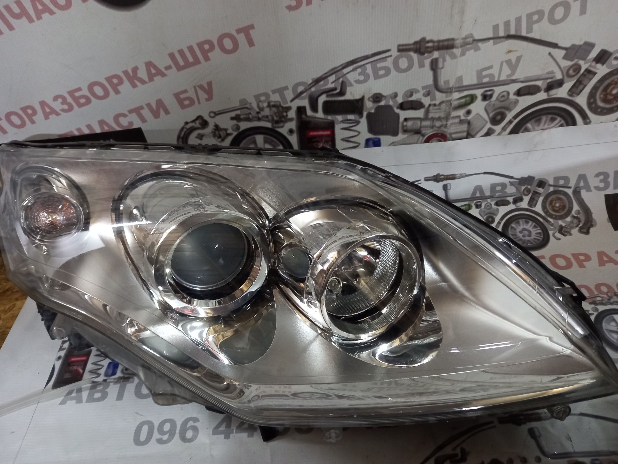Фари фара  передні на Рено Лагуна 3.. Renault Laguna 3 ідеальний стан.