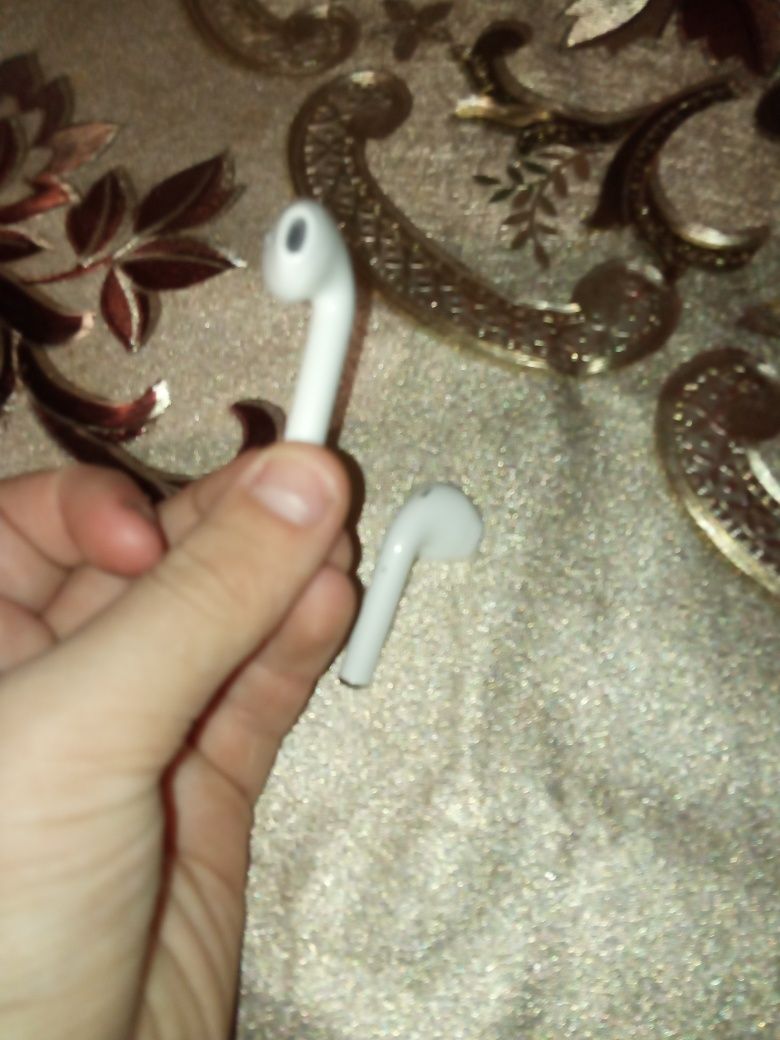 Навушники AirPods