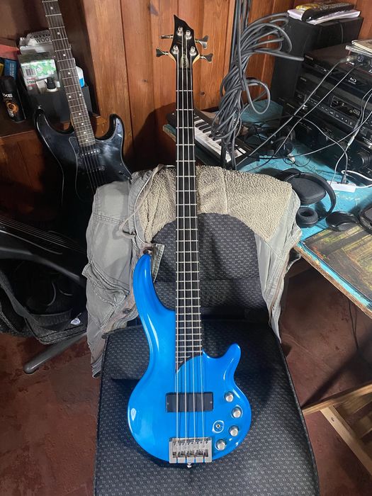 Baixo Cort Curbow Bass