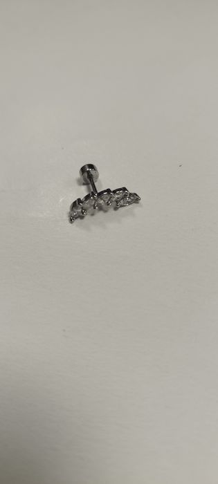 Kolczyk do ucha , nosa  PIERCING  1 sztuka gałązka z wkrętką