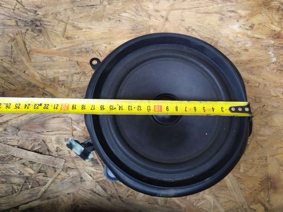 Динамік Audi перед зад