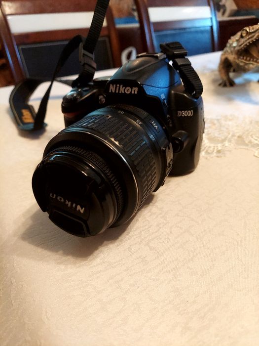Продам фотоапарат Nikon D3000+об'єктив 18-55! Фотоапарат у гарному ста