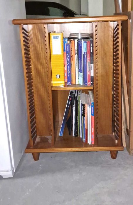 Estante de apoio para CD's