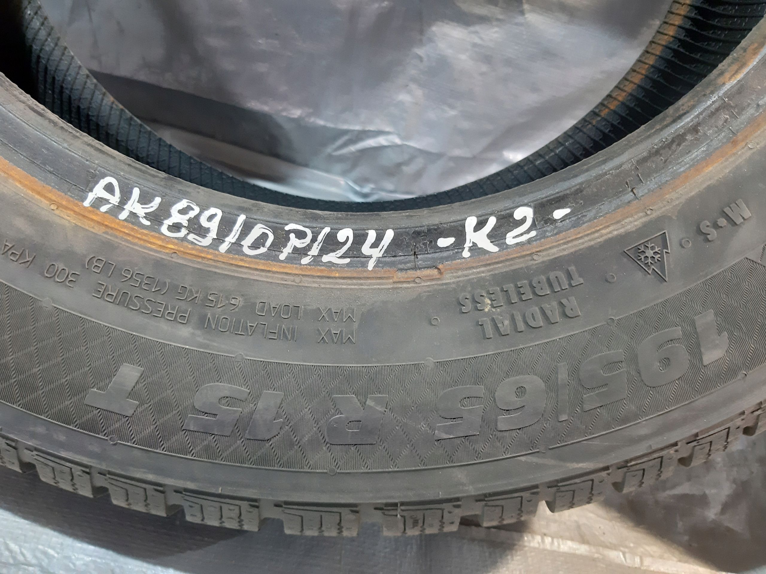 Opony Zimowe 2x Paxaro Winter 195/65 R15/91t 2021r