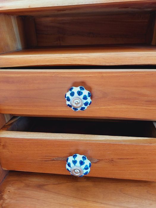 Kredens, biurko. drewno, ceramika