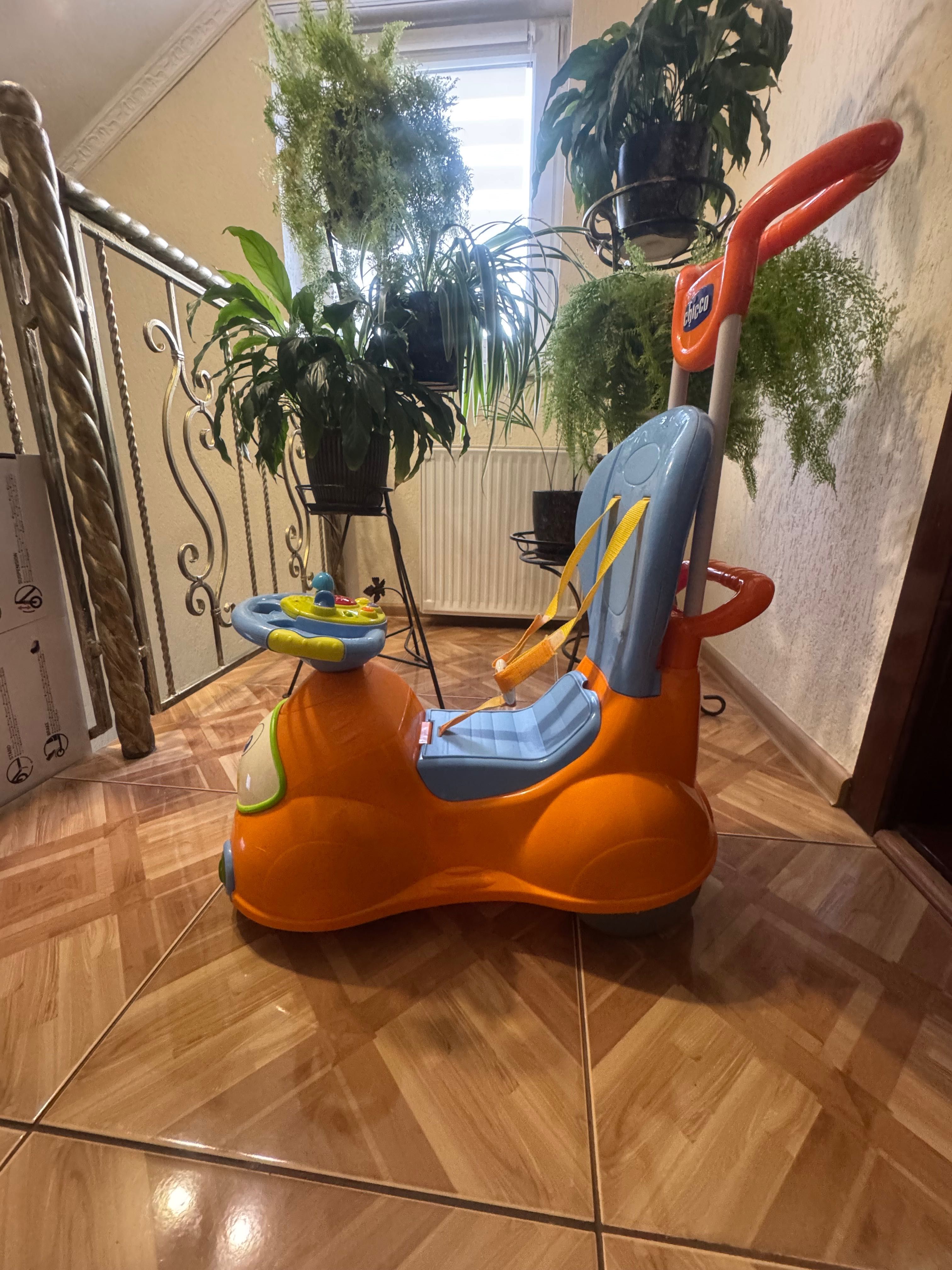Толокар машинка чіко