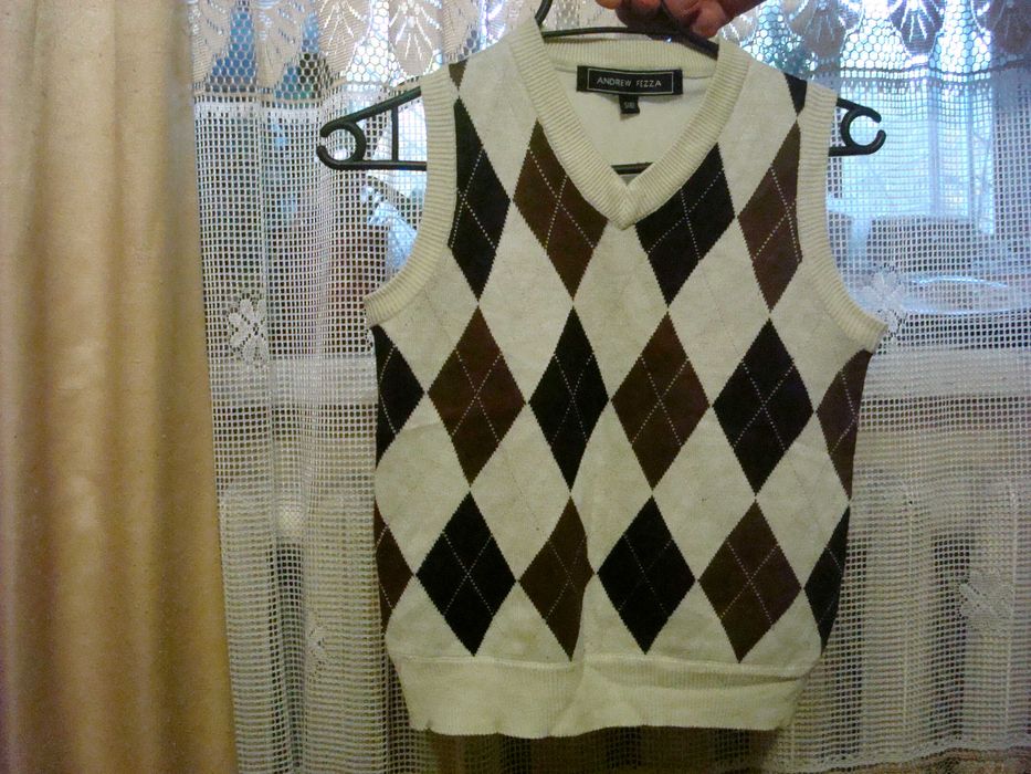 Жилеточки мальчику 6-8