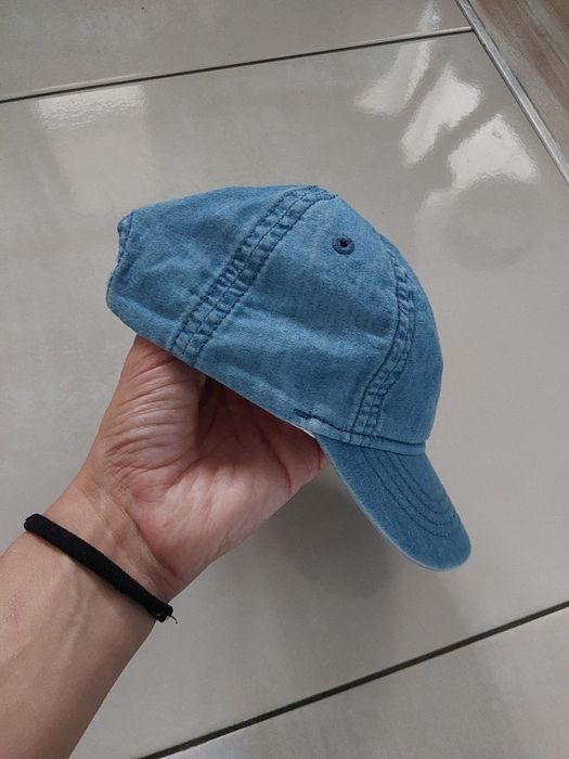 Czapka chłopięca  jeansowa z daszkiem r. 62/68