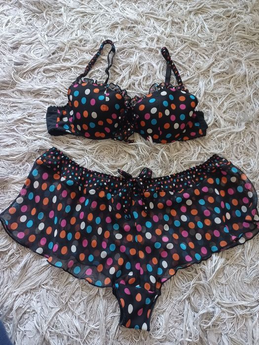 Piekny zestaw bielizny w kolorowe groszki 
s/m 
Marks&Spencer 
Spodenk