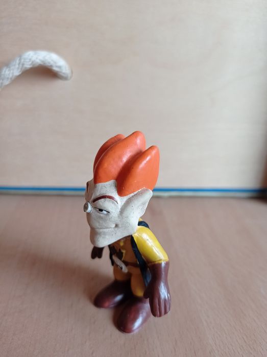 Lote Figuras em PVC com defeito