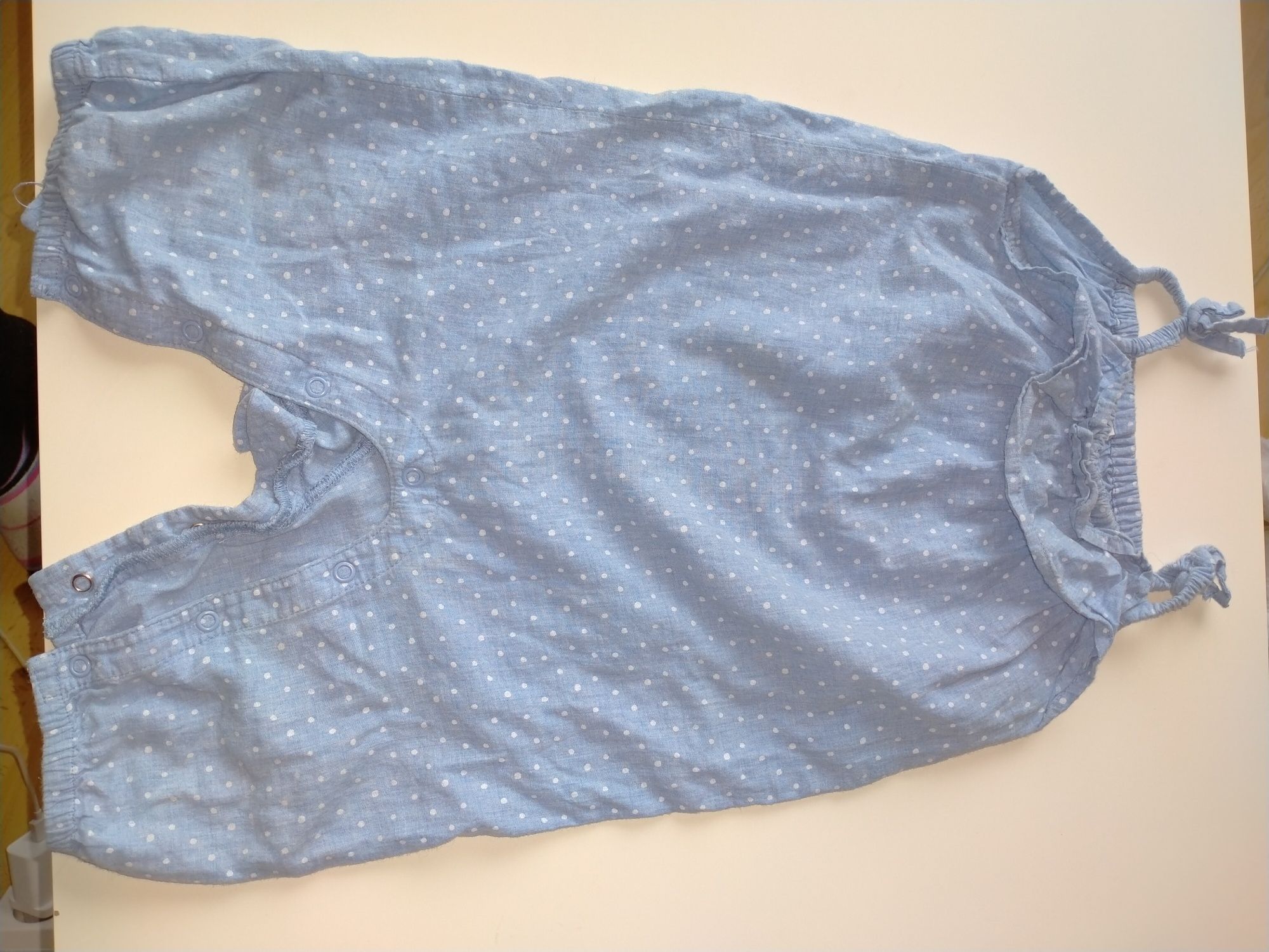 Kombinezon niebieski w białe kropki z H&M na lato rozmiar 68