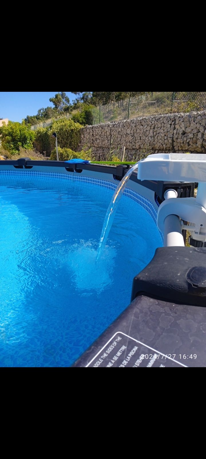 Piscina Intex com vários acessórios