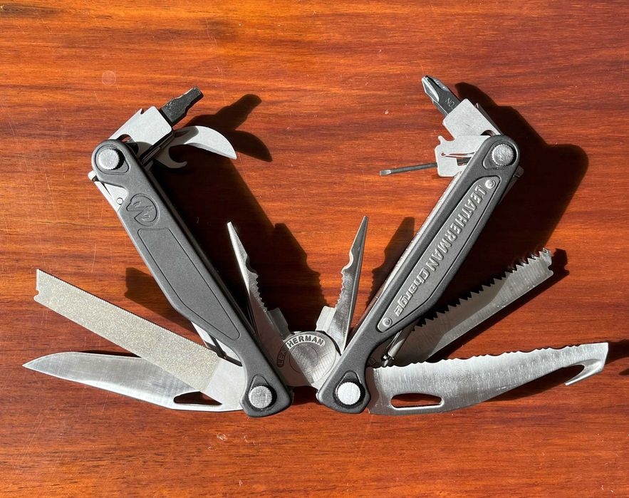 Multitool LEATHERMAN Charge ALX + Kabura