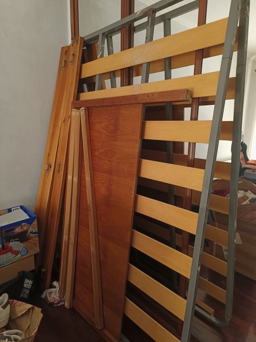 Vendo cama casal (estrutura + estrado apenas)
