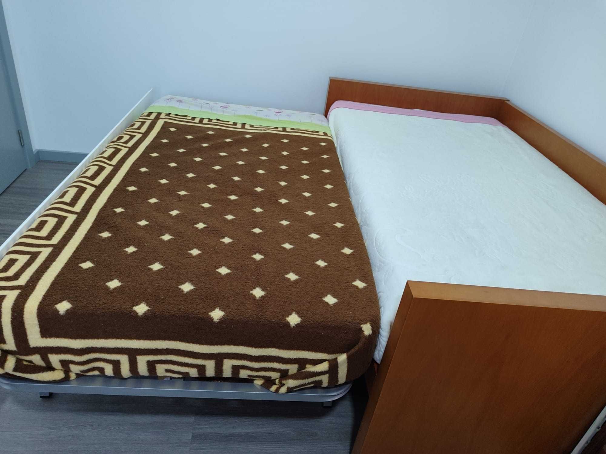 Cama dupla de solteiro