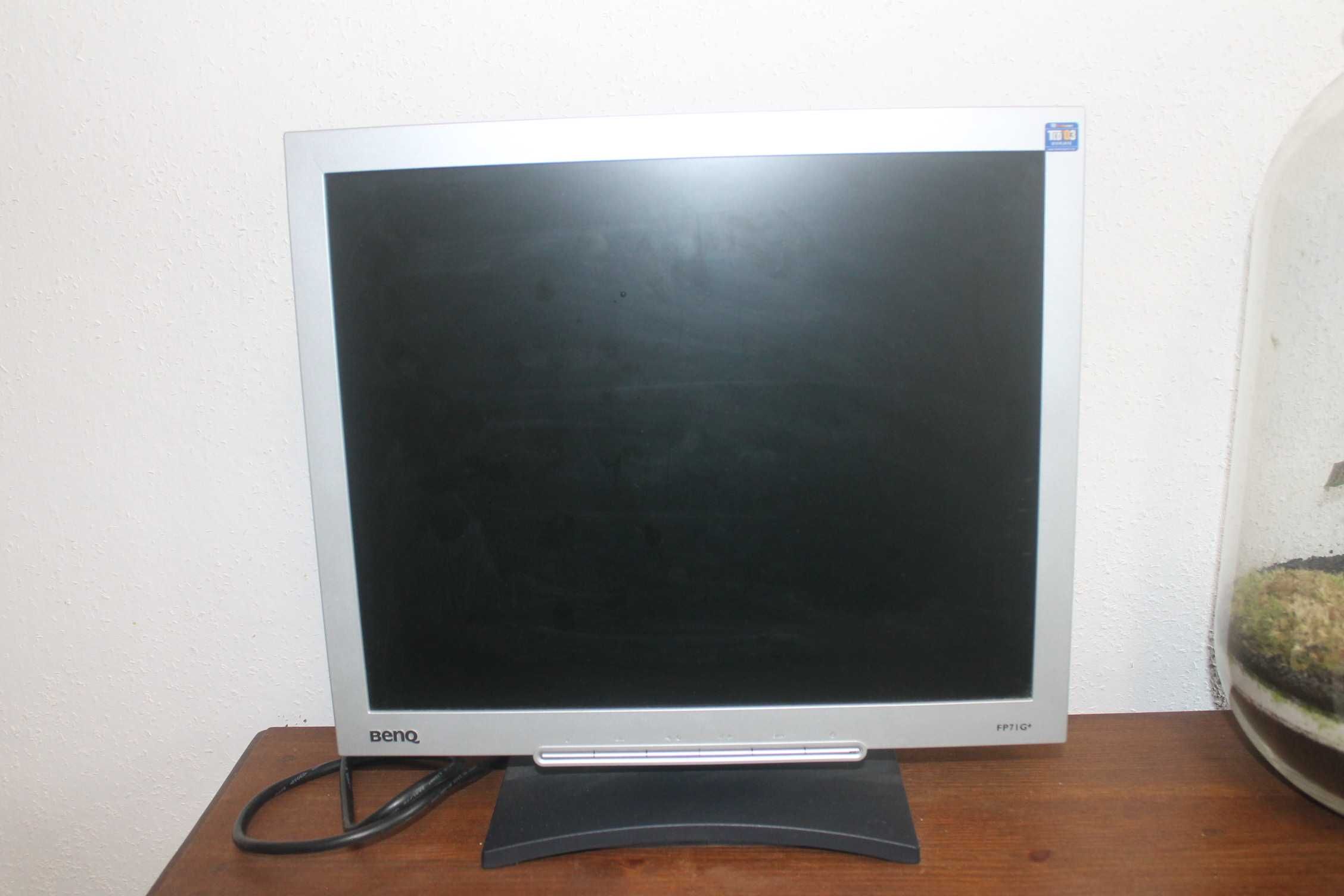 Monitor 17 cali BenQ FP71G+