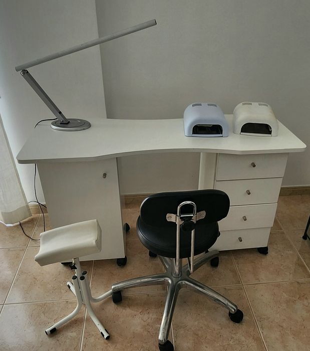 Conjunto de manicure, depilação e estética