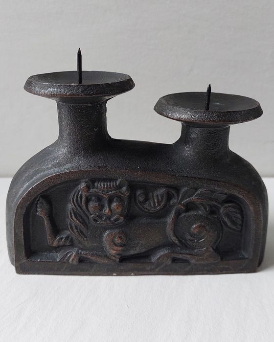 Металевий литий підсвічник