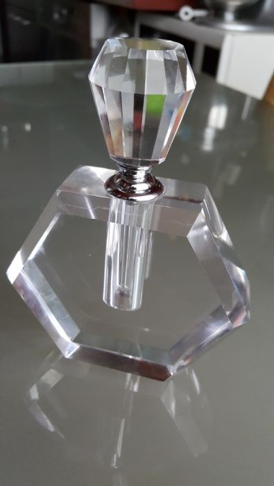 Piękny markowy nowy kryształowy flakon na perfumy 750 gram