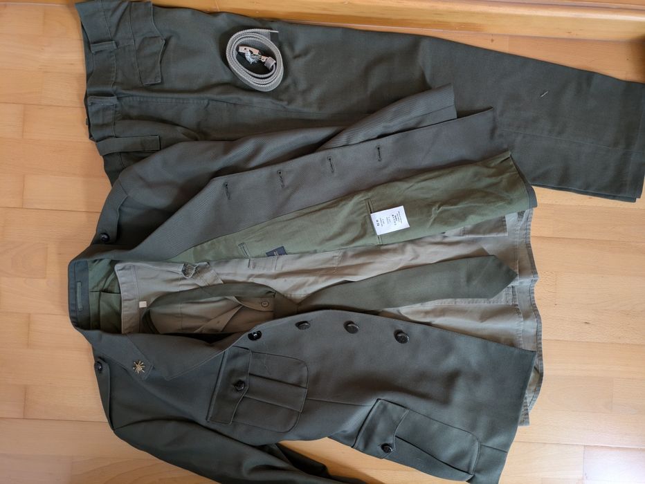 Lote Fardas e Material Militar