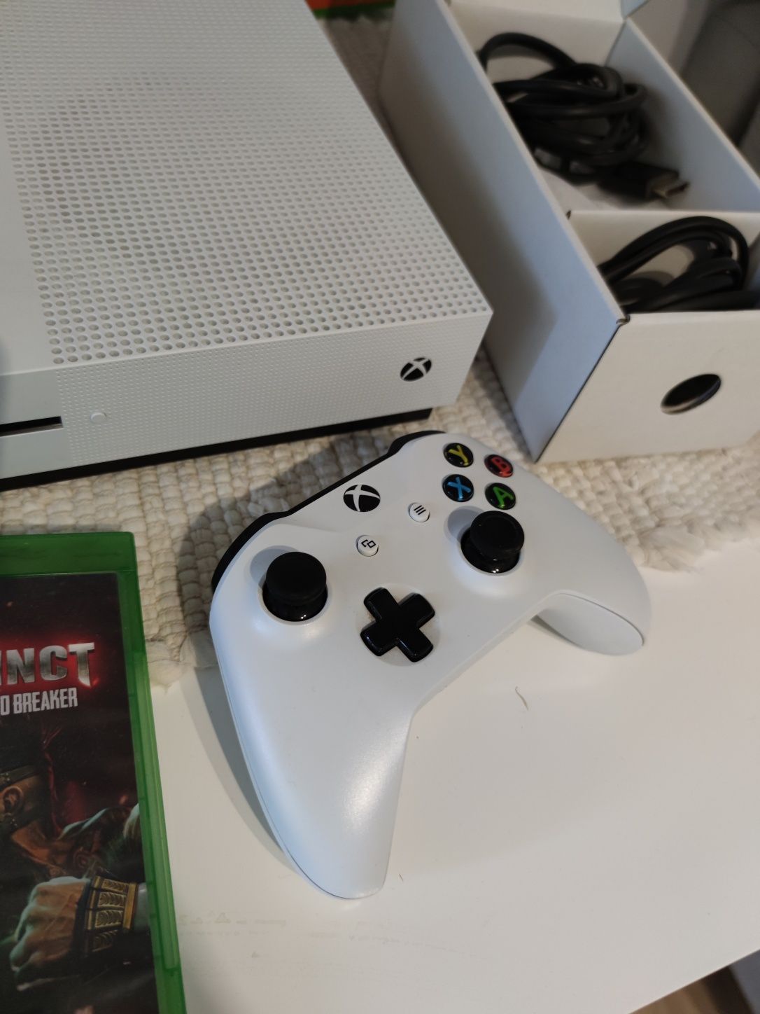 Konsola Xbox One S 4K HDR 500GB + Pad + Baterie Fifa Forza gry