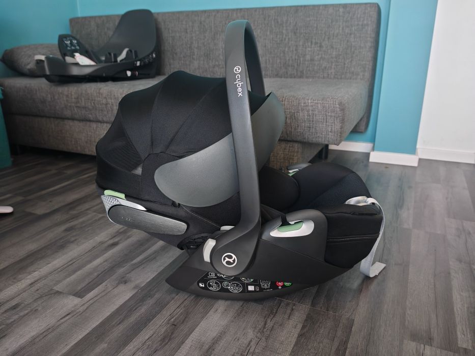 Fotelik Cybex T-size plus wraz z bazą obrotową