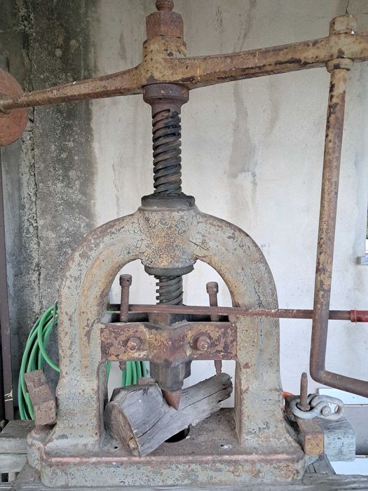 Prensa antiga em ferro