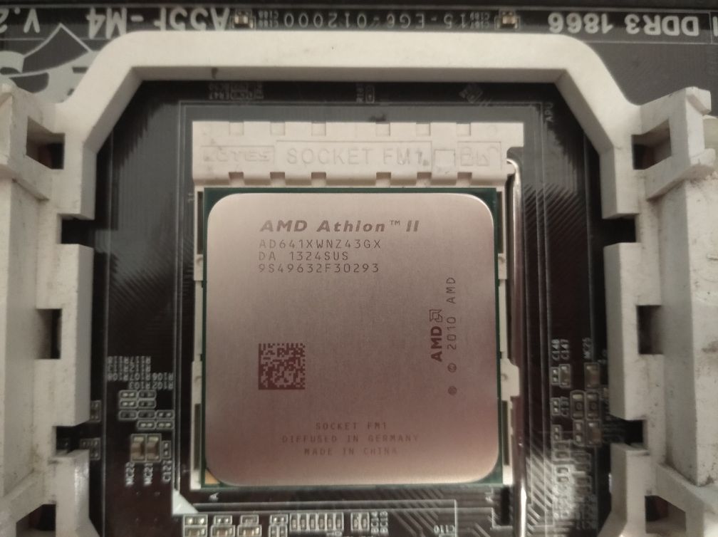процесор AMD Athlon II X4 641