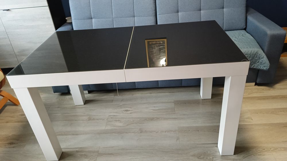 Stół rozkładany do salonu