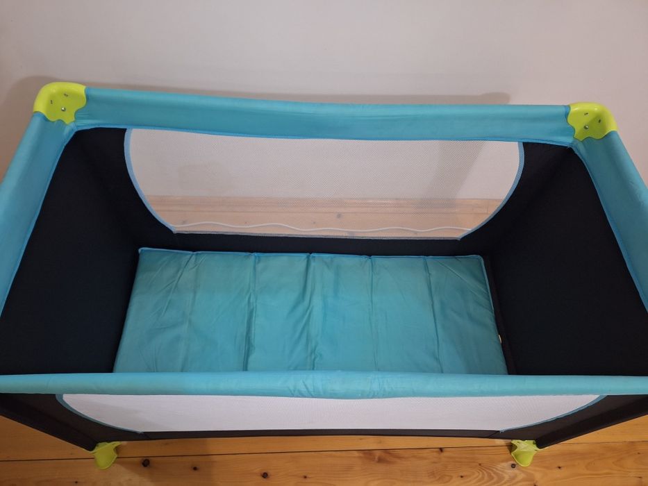 Дитячий манеж-ліжко
