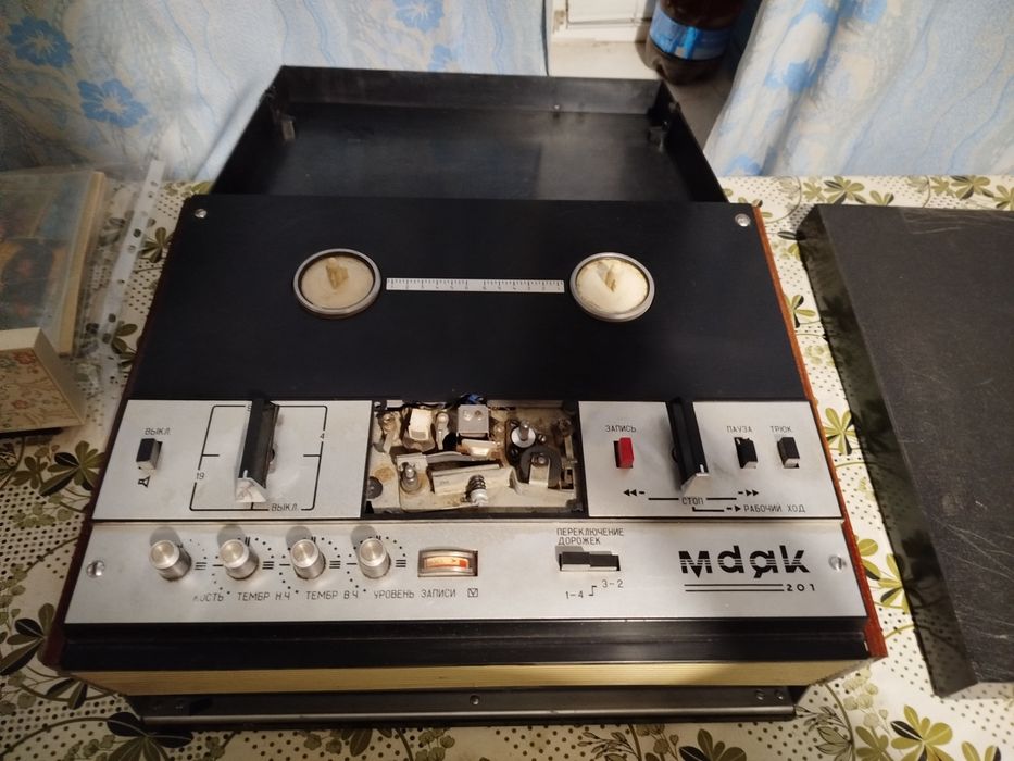 Магнитофон  Маяк 201.