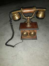 Telefone em madeira antigo