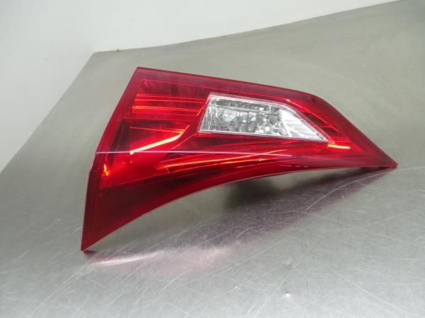 Farolim da mala direito TOYOTA Auris Hatchback (_E18_)