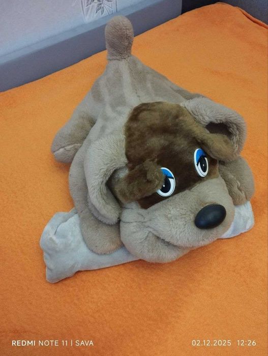 Велика м'яка іграшка.