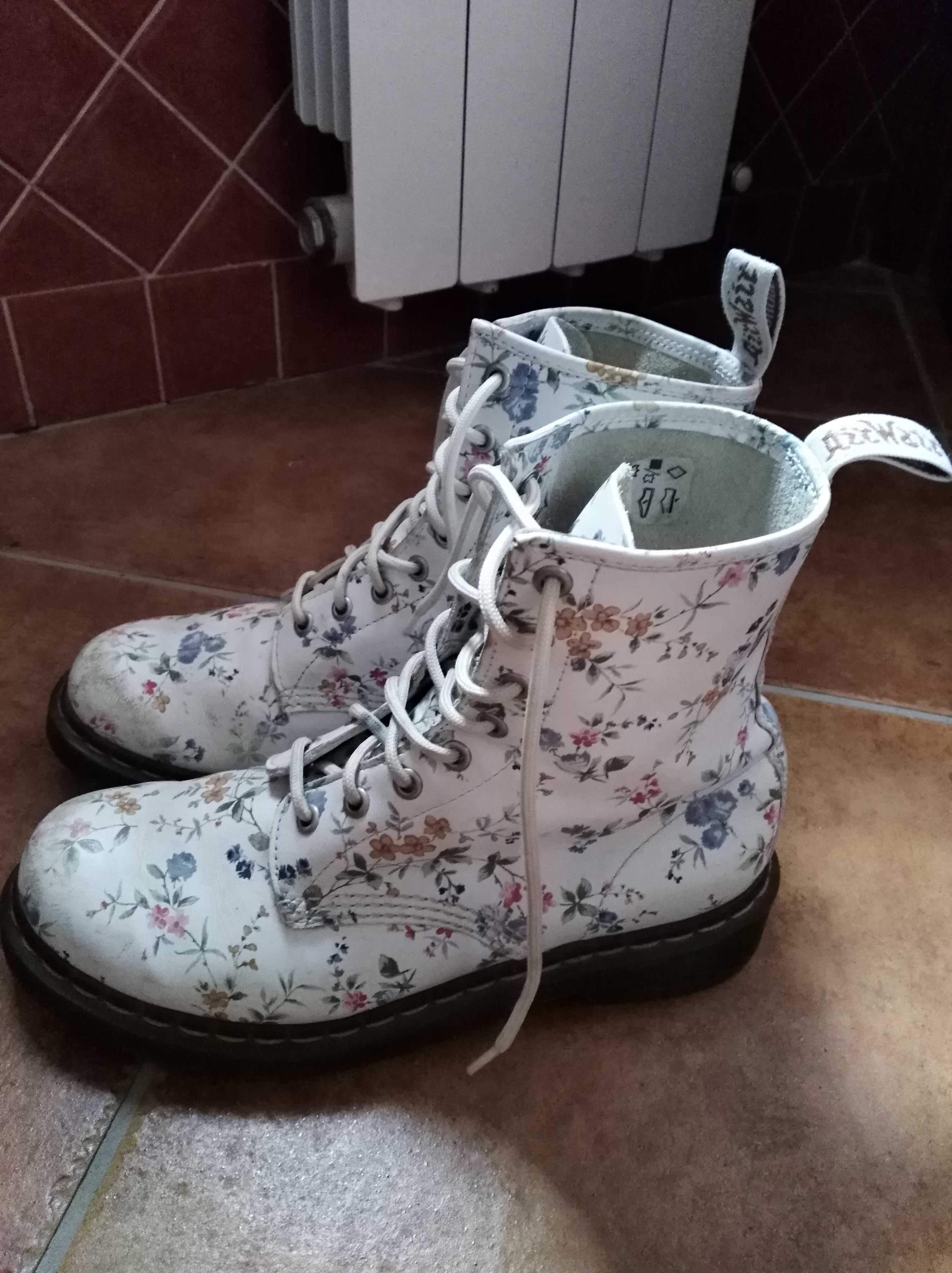 Botas Doc Martens - brancas/flores - n. 40 *