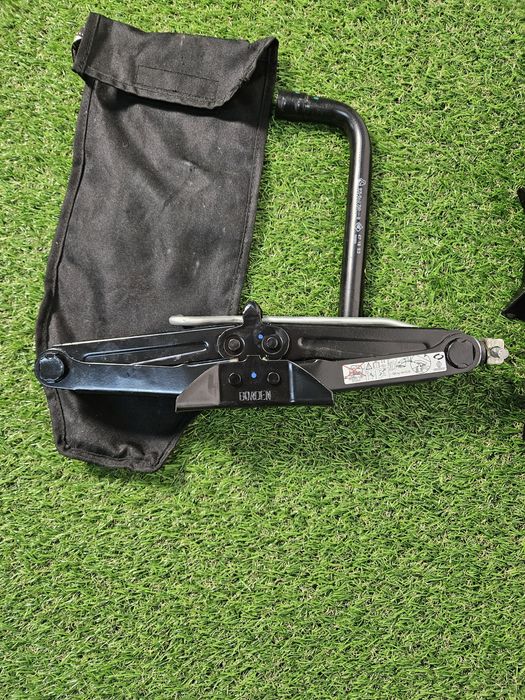 Оригінальний штатний домкрат Renault Megan 3 Megan 4 Scenic