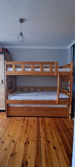 Solidne łóżko piętrowe 3-osobowe